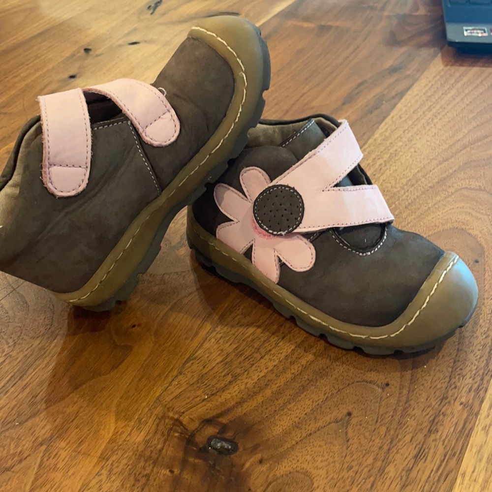 Jumping Jacks brown shoes- 7.5